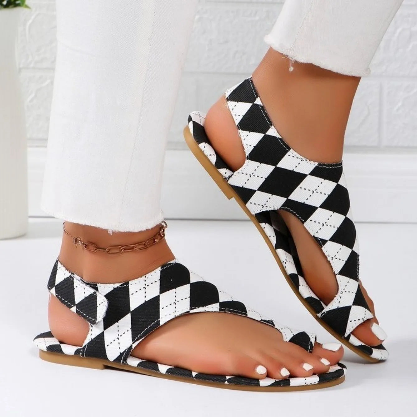 Flats Clip Toe Sandals